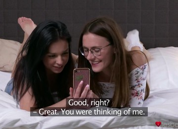 Amateur Lesbian Sex In The Morning With Czech Model Foxxi Black