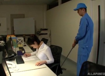 Japanese Secretary Imanaga Sana Stayed Late In The Office To Fuck