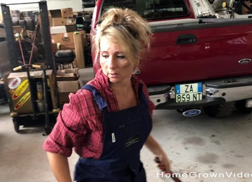 Balls Deep Fucking With A Cock Hungry Amateur MILF Who Loves Cum