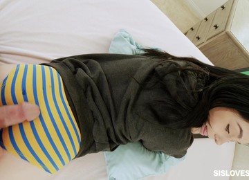 Babe With Juicy Bubble Bum Rosalyn Sphinx Deserves Doggy Banging