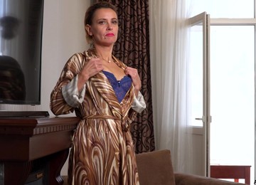 Horny Housewife Oliya Gets Naked As She Is Ready To Tickle Her Shaved Cunt