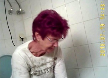 Voyeur Granny Toilet Panty