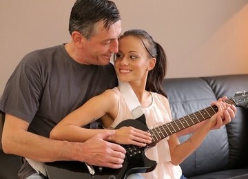OLD4K. Old Musician Plays Guitar For Teen Babe Then He Fucks Her