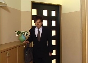 The Mom Who Scolds A Boy