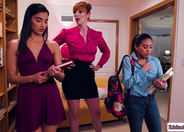 Body Swapped Girl Now Licks Her Stepsis - Ember Snow