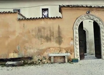 Moglie Cornifica Marito Al Ristorante