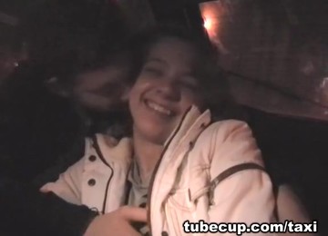 Girl Willingly Fucks Man In Taxi On The Hidden Cam