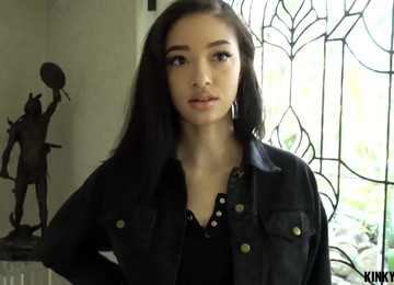 Slim Babe Scarlett Bloom Gets Her Pussy Rammed In Hot POV Video