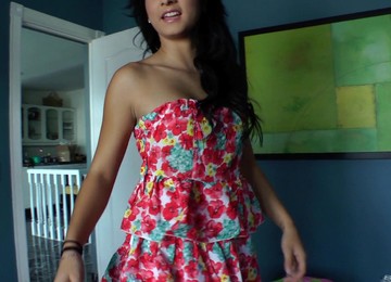 Brunette On A Solo Hot Ass Display