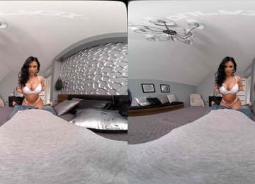 VR Porn Video Of Busty Babe Hoeny Demon Blowing And Getting Fucked