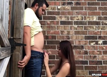 Wild Girlfriend Gives A Nasty Public Blowjob In An Alley