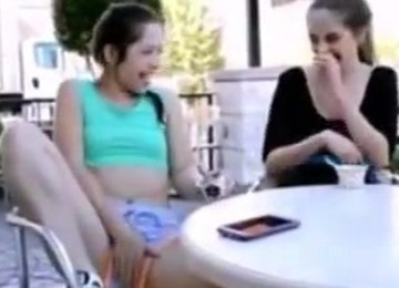 Exhibitionist Flash Girlz Lunchtime