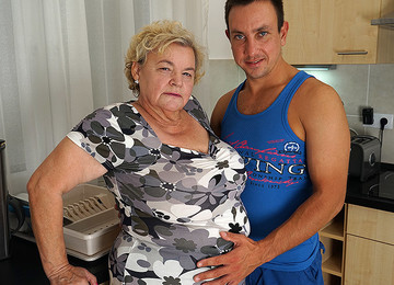 Curvy Granny Sucking And Fucking A Way Younger Dude In Her Kitchen - MatureNL