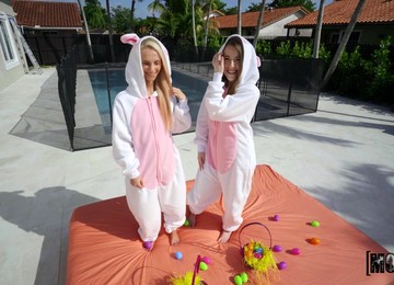 Lucky Guy Drills Pussies Of Cute Alice Merches And Sadie Hartz