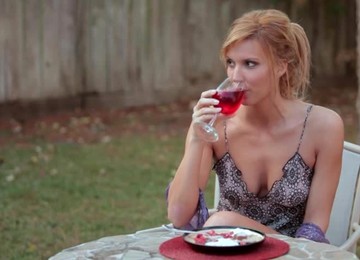 Stunning Model Has Dinner Outside In The Nip