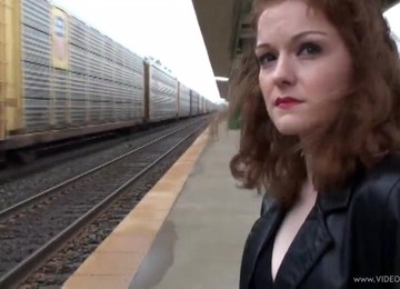 Curvy Hottie With Natural Tits Cums While Getting Licked By A Girl