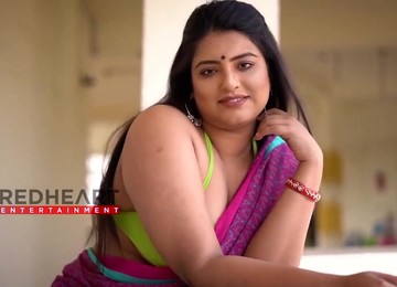 Indian Cute Big-bosomed Cutie In Saree