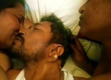 Bhabhi In Bathroom - Unknown Indian Porn