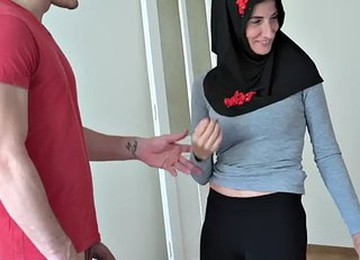 Muslim Milf Wants To Live In Prague