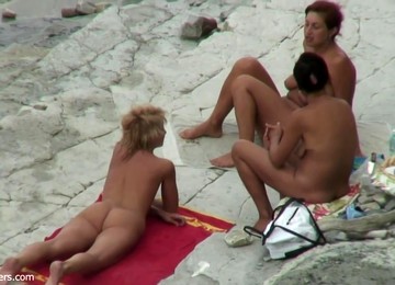 Holidays On The Beach - Spy Cams