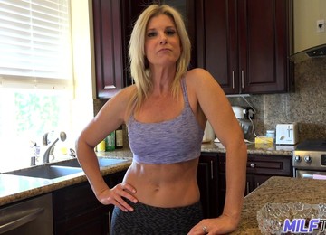 Horny Housewife Is Ready To Flash Her Titties To Her Neighbor