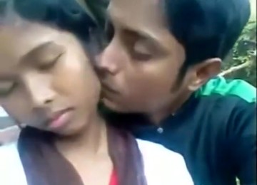 Desi Indian Girl Blowjob Her BF Outdoor