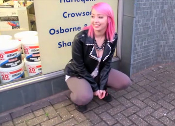 Kinky Pink Haired Emo Girlie In Tight Yoga Pants Pisses Outdoors For Dude