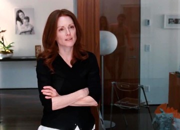 Amanda Seyfried And Julianne Moore - Chloe