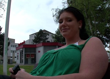 Plump Babe Opens Her Legs For A Formidable Solo Session