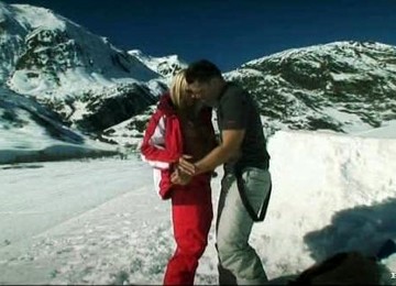 Stunning Blonde Slut Outdoor Blowjob And Snow Fucking