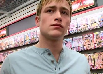 A Dude Gets His Dick Sucked And Stroked By Another Man In A Gloryhole Clip