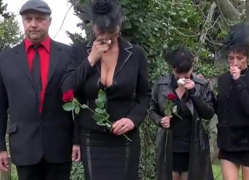 French Mature Woman In Sexy Stockings Got Deep Anal