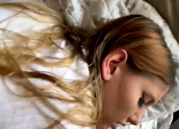 HO STRAPPATO MIO PANTALONE SORELLA E HO SCOPATOLA