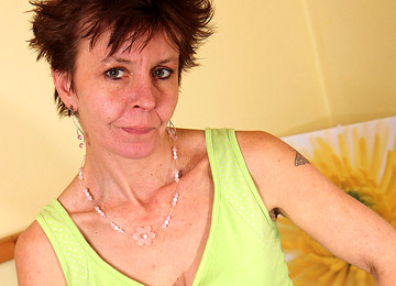 Hairy Mature Slut Masturbating On The Bed - MatureNL