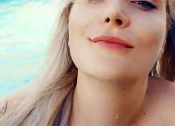 Kisses From The Pool