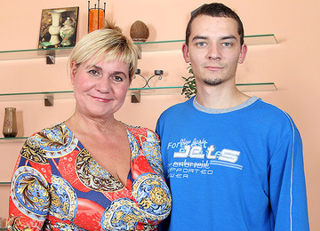 Big Breasted Mama Loves Sucking And Fucking Hard - MatureNL