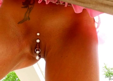 Unten Ohne Im Kurzen Kleidchen