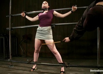 Babe Gets Tied On The Yoke Bar And Then Gets Twitched