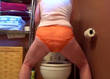 Toilet Slave - CougarBabeJolee