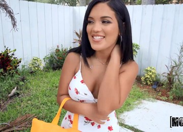 Dude Picks Up A Hot Brazilian Babe And That Coed Fucks On A First Date