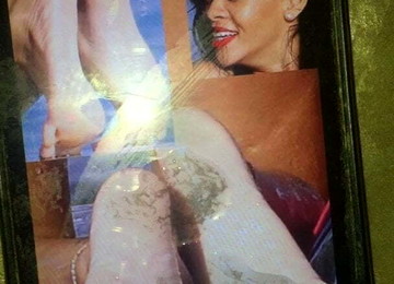 MASSIVE CUM ON RIHANNA SEXY FEET AND SOLES