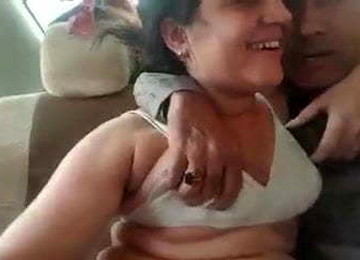 Pakistani Couple Boob Suck In Car