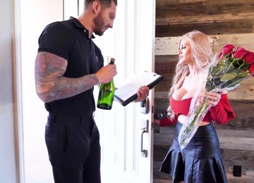 Romantic Fucking On The Bed With Busty Mature Wife Casca Akashova