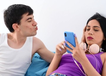 Kinky FFM Threesome With Horny Chicks Blondie Fesser & Sofia Lee