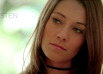 Nerdy Real Estate Agent Kirsten Lee Yearning For Client´s Cock