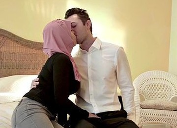 Busty Hijabi Stepdaughter Ella Knox Seduces Stepdad