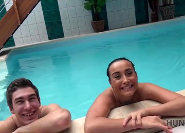 Il Povero Cornuto Dovrebbe Vedere Come Un Ragazzo Ricco Possiede La