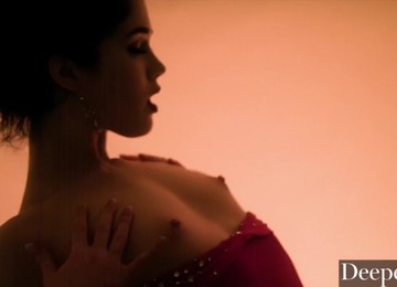 Deep Night Sex In The Car With Evelyn Claire