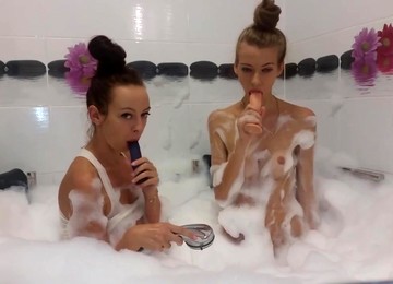 Hotties Playing With Each Other In Bath Tub - Amateur Porn