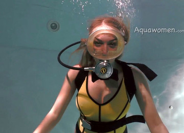 Scuba Swimsuit Lesbian, Sleeping Gas